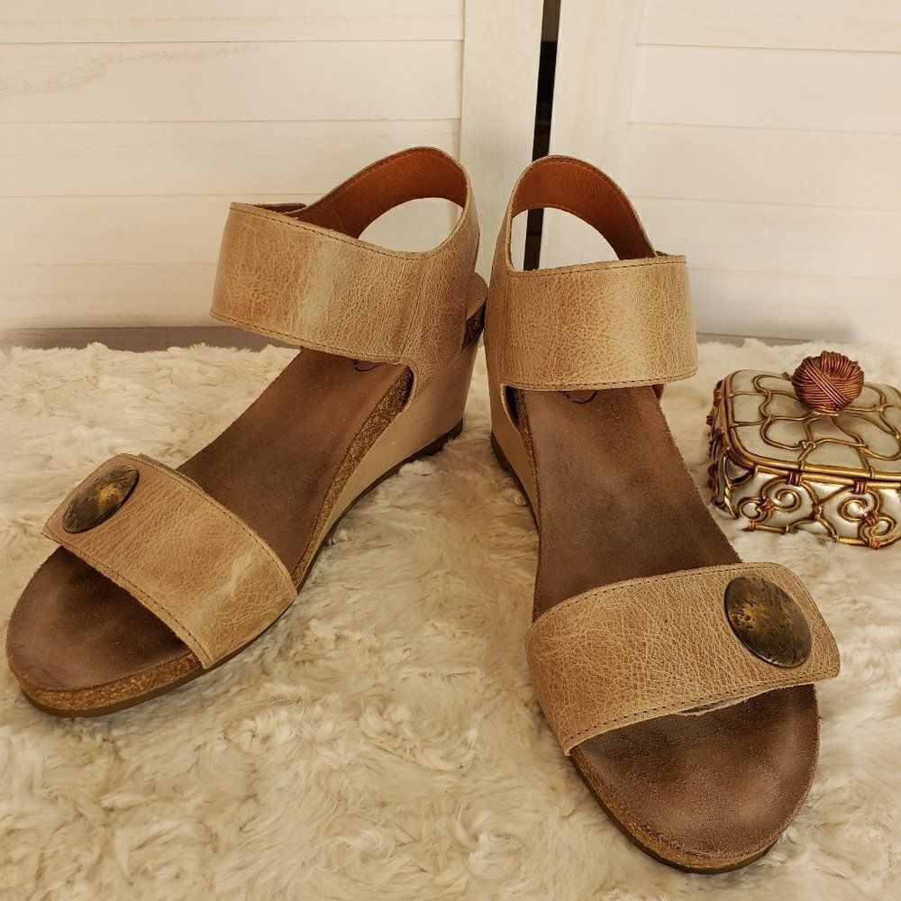 Taos Footwear Beige Wedges